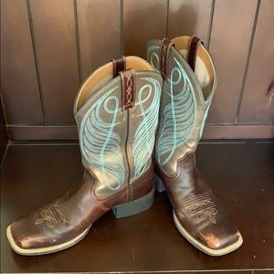 9B Square toe Ariat Western boots